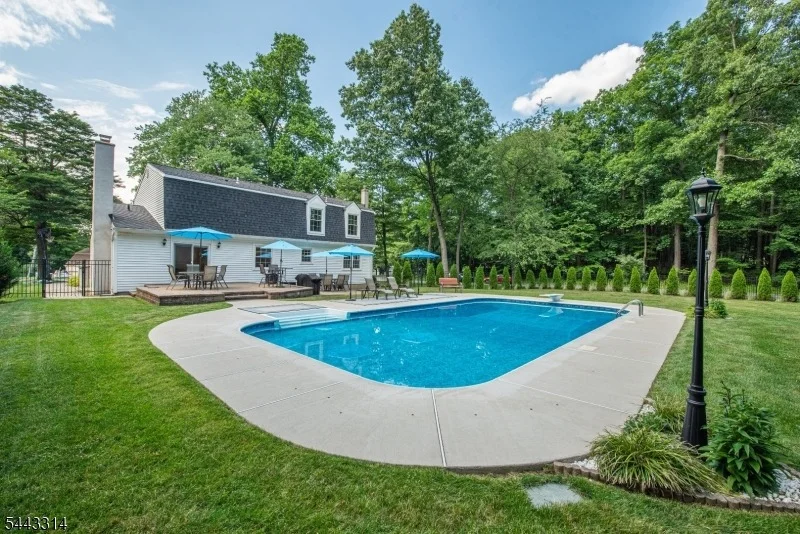 Photo of 37 Camelot Dr