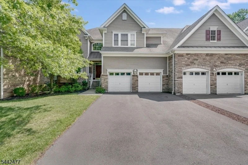 Photo of 21 Whitbay Dr