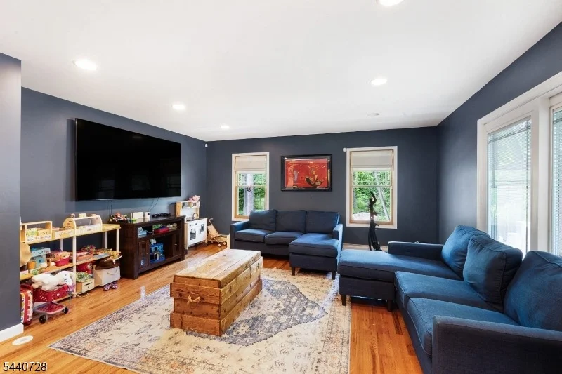 Photo of 34 Orchard Sq