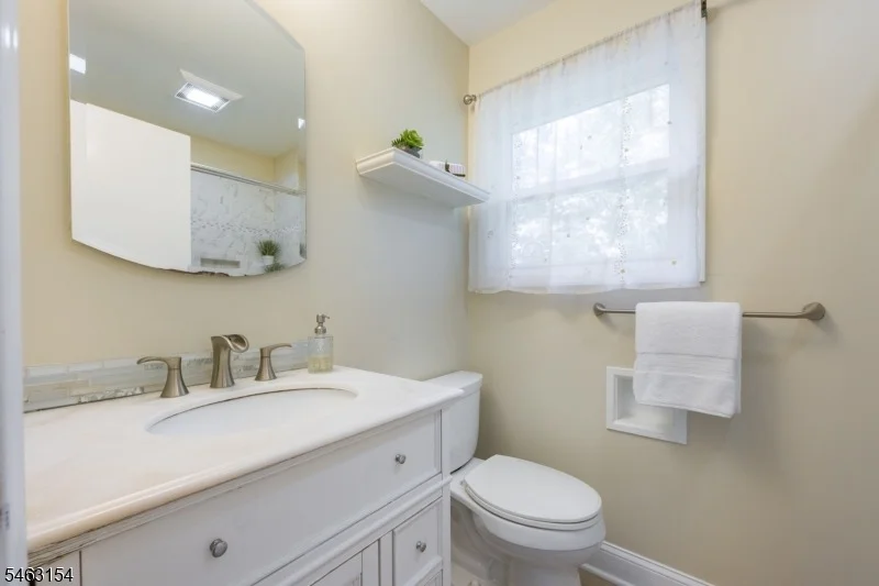 Photo of 43 Chaucer Dr