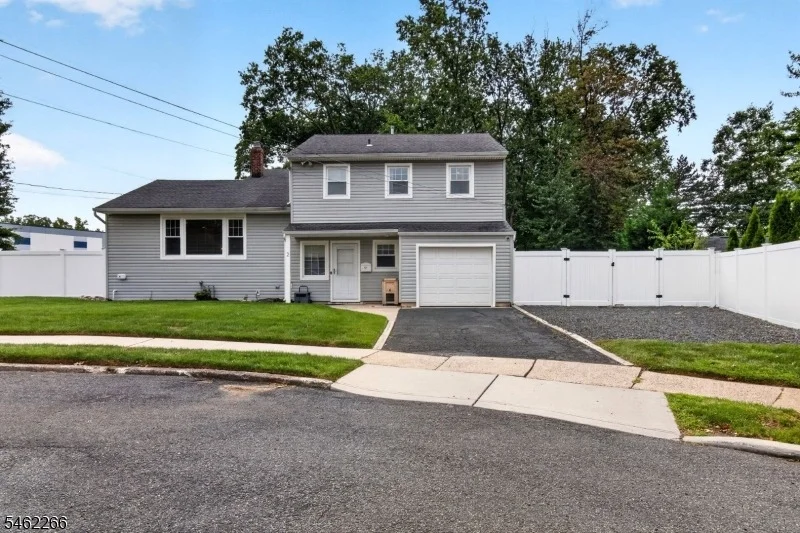 Photo of 2 Braemar Cir