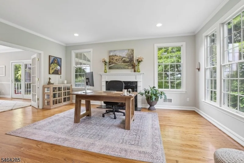 Photo of 5 Chesterfield Dr