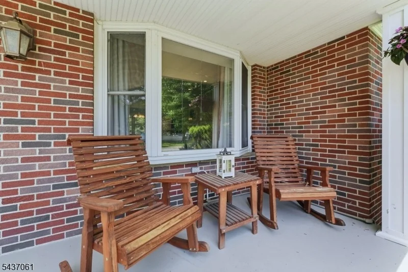 Photo of 16 Windsor Dr