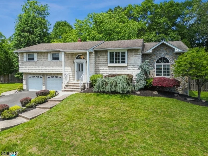 Photo of 18 Mary Ellen Dr