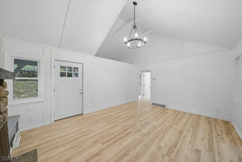 Photo of 330 Springbrook Trl