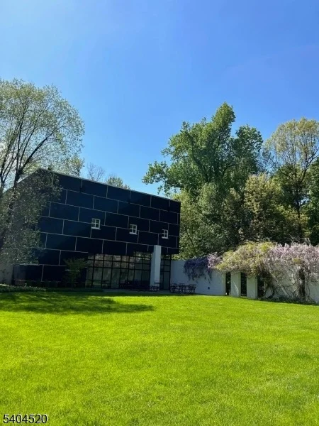 Photo of 451 Mountain Ave