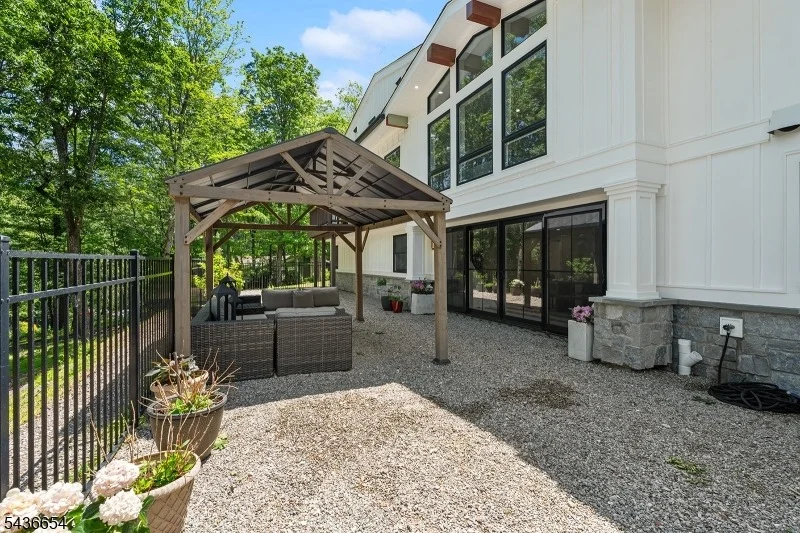 Photo of 9 Hilltop Rd