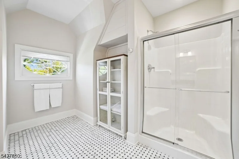 Photo of 77 Kent Place Blvd