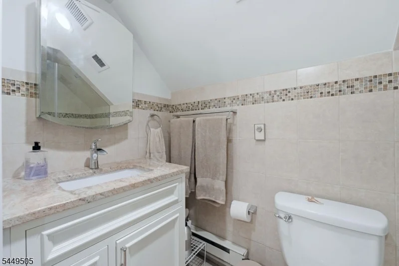 Photo of 647 Devon St