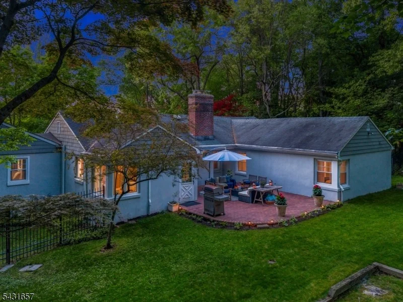 Photo of 659 Fairmount Ave