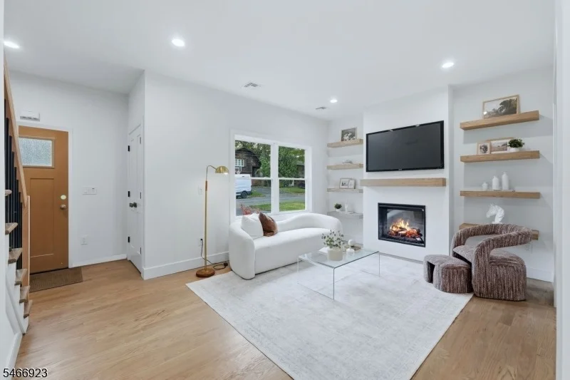 Photo of 37 Maple Ave