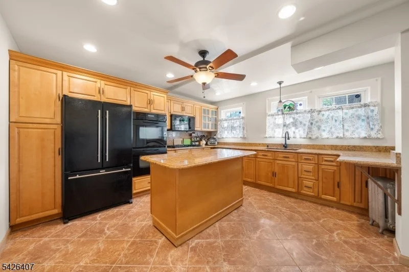 Photo of 192 Gregory Ave
