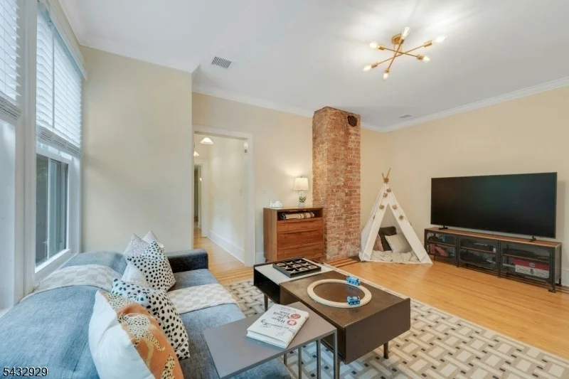 Photo of 42 Llewellyn Rd