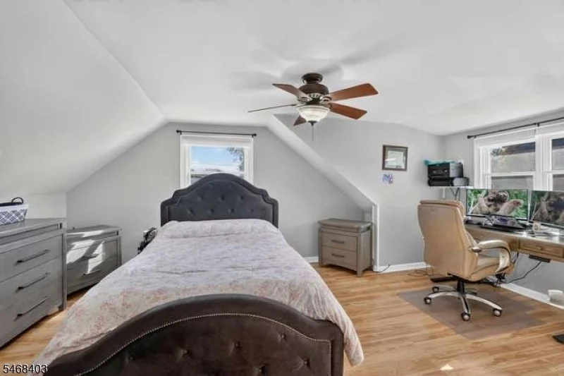Photo of 6 White Oak Ln