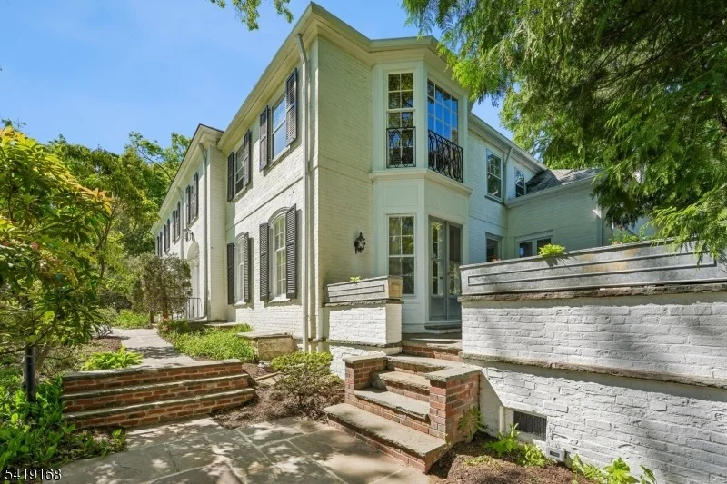 Photo of 343 Forest Rd