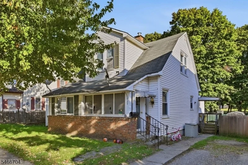 Photo of 112 Main St