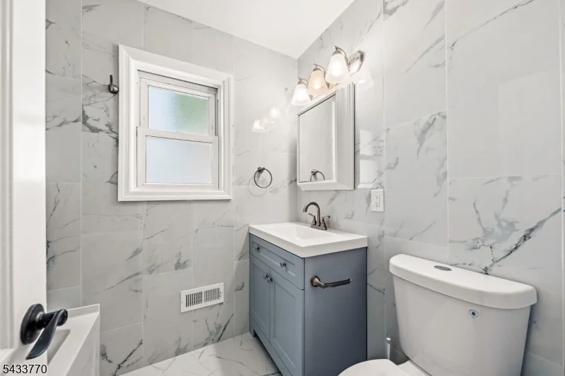 Photo of 573 Conant St