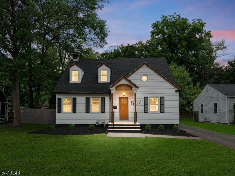 Photo of 807 Mountain Ave