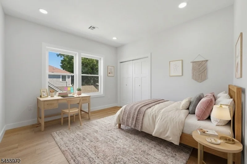 Photo of 588 Maple Ave