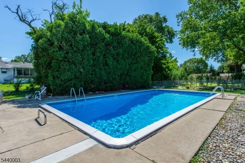 Photo of 8 Kennedy Dr