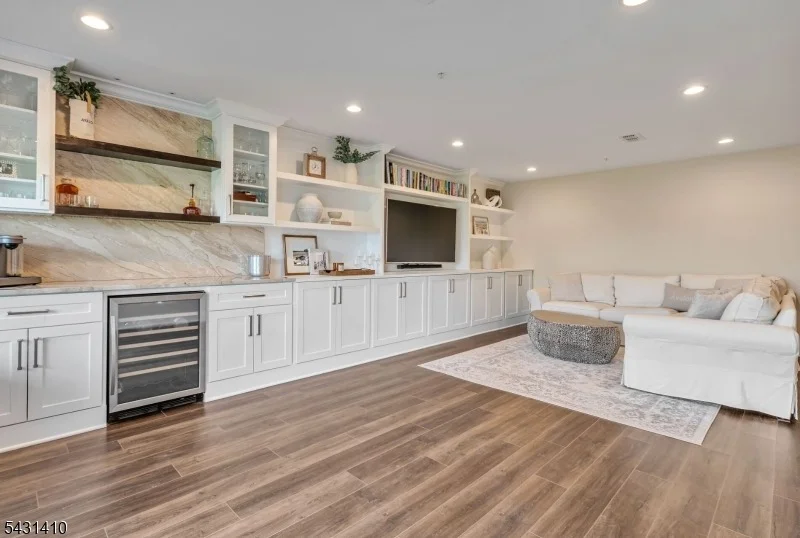 Photo of 137 Aspen Dr