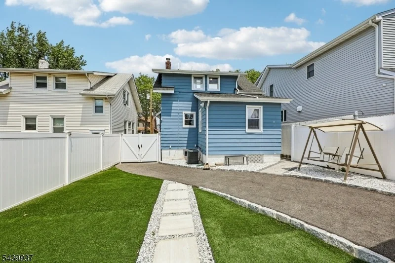 Photo of 377 Parker Ave