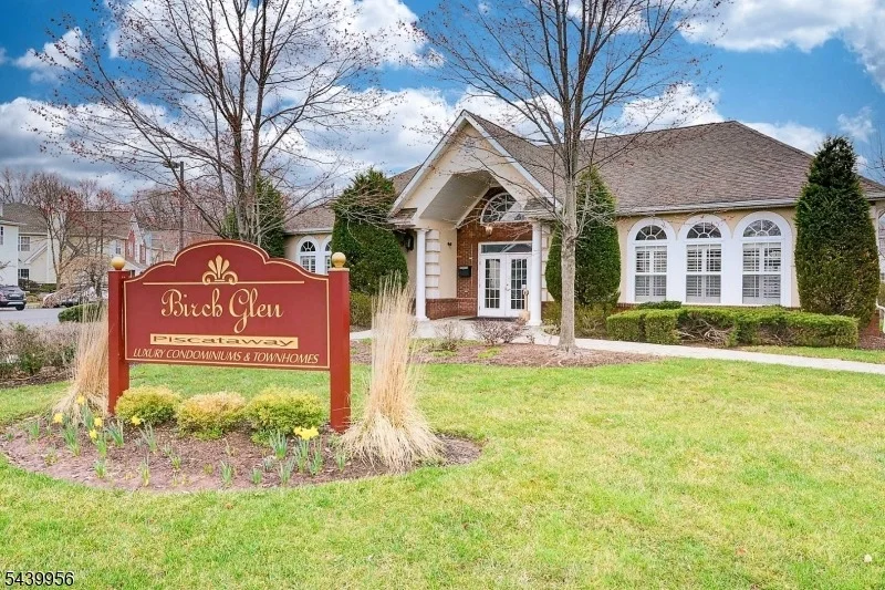 Photo of 252 Moonlight Dr