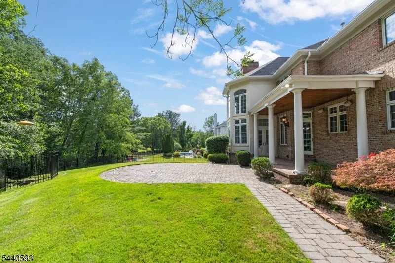 Photo of 33 Fox Run