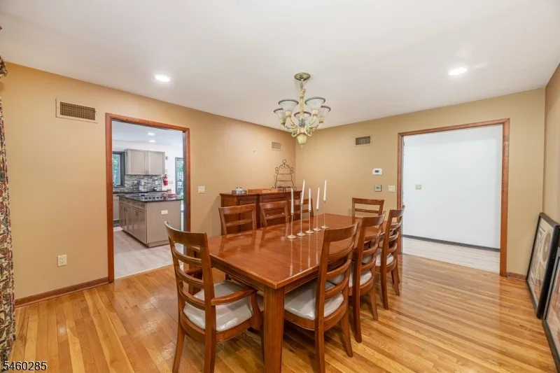 Photo of 33 Radcliffe Dr