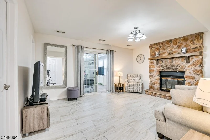 Photo of 737 W 8Th St