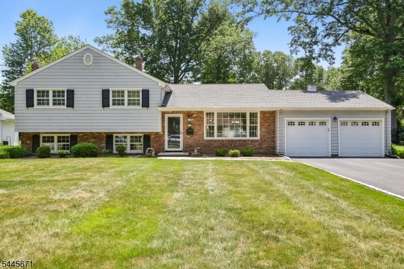 Photo of 39 Whitney Dr