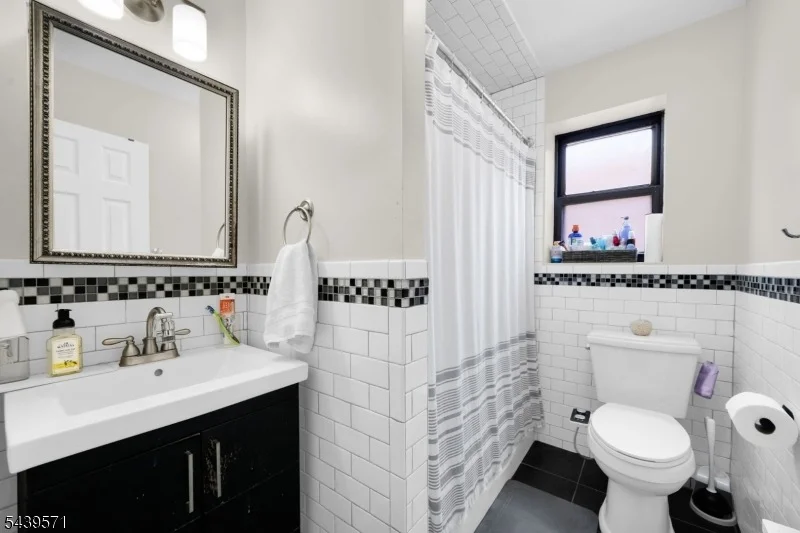 Photo of Unit 4E at 130 Orient Way