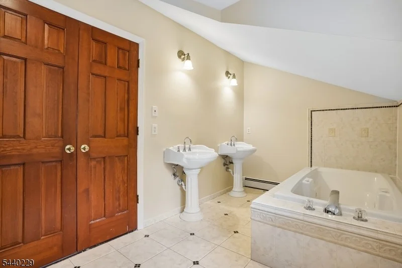 Photo of 63 Edgewood Dr