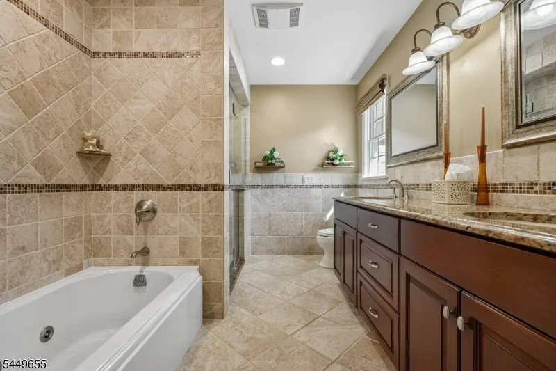 Photo of 9 Pitcairn Dr