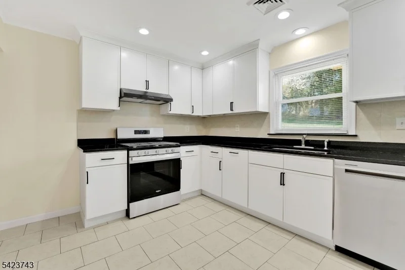 Photo of 16 Lingert Ave