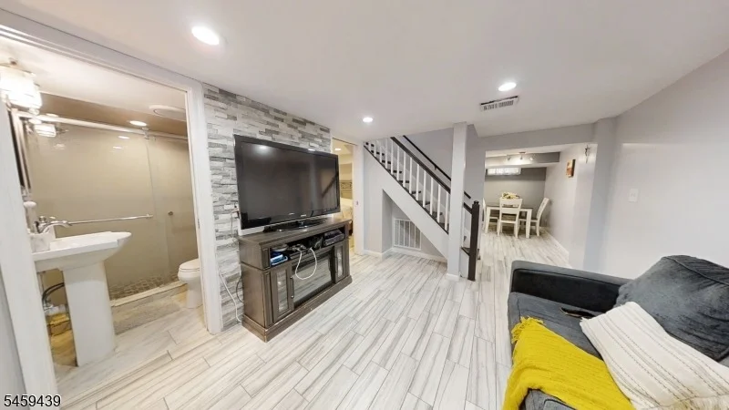 Photo of 1848 Quaker Way