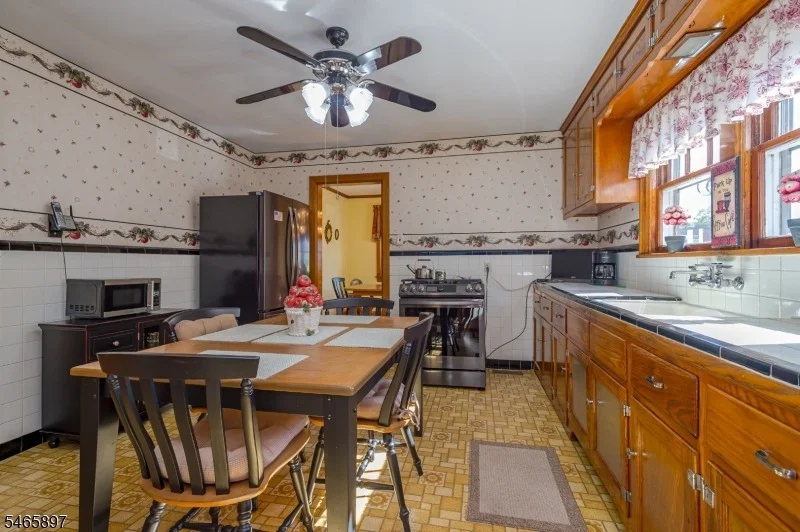 Photo of 980 Caldwell Ave
