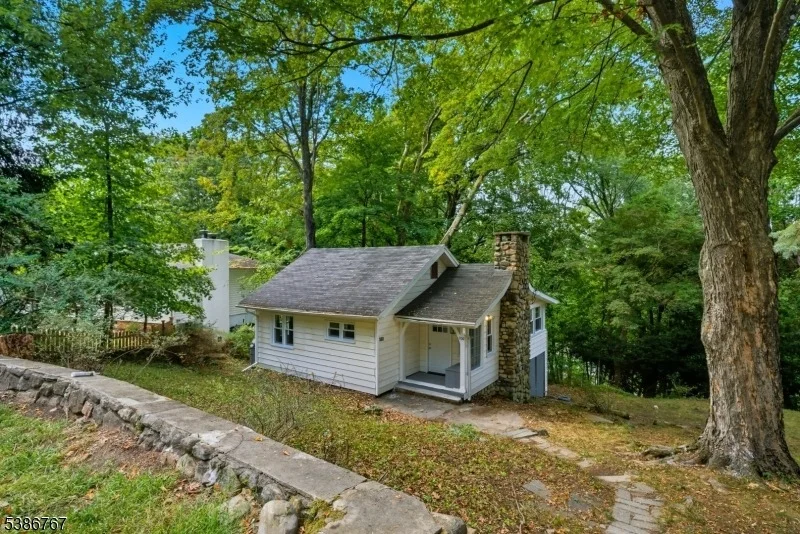 Photo of 330 Springbrook Trl