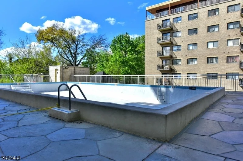 Photo of Unit 4B at 307 Prospect Ave