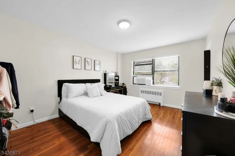 Photo of Unit 4E at 130 Orient Way