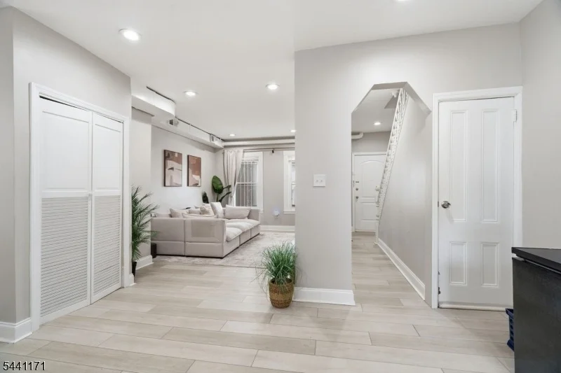 Photo of 87 Madison Ave