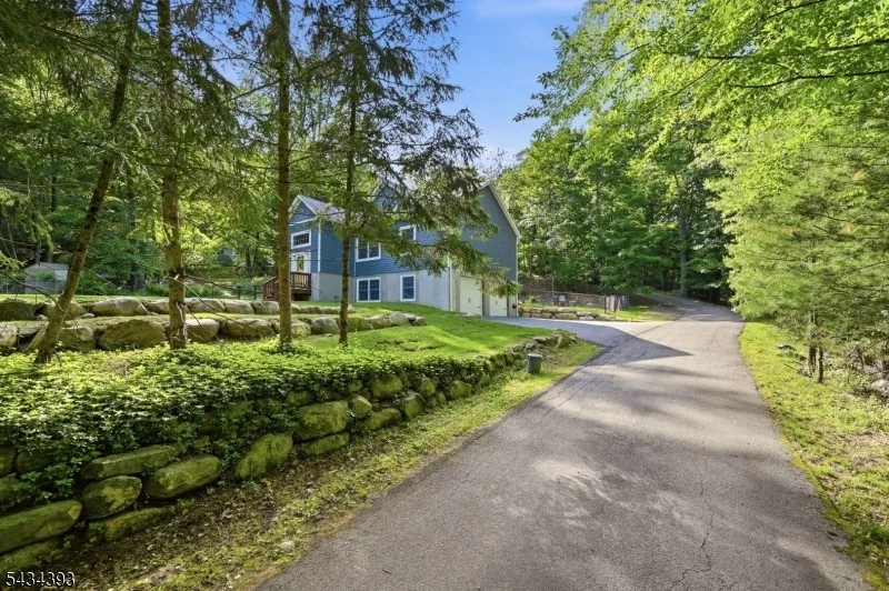 Photo of 461 Westbrook Rd