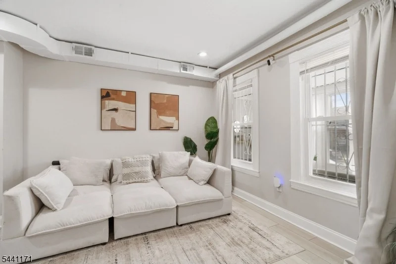 Photo of 87 Madison Ave