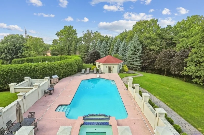 Photo of 50 Laura Dr