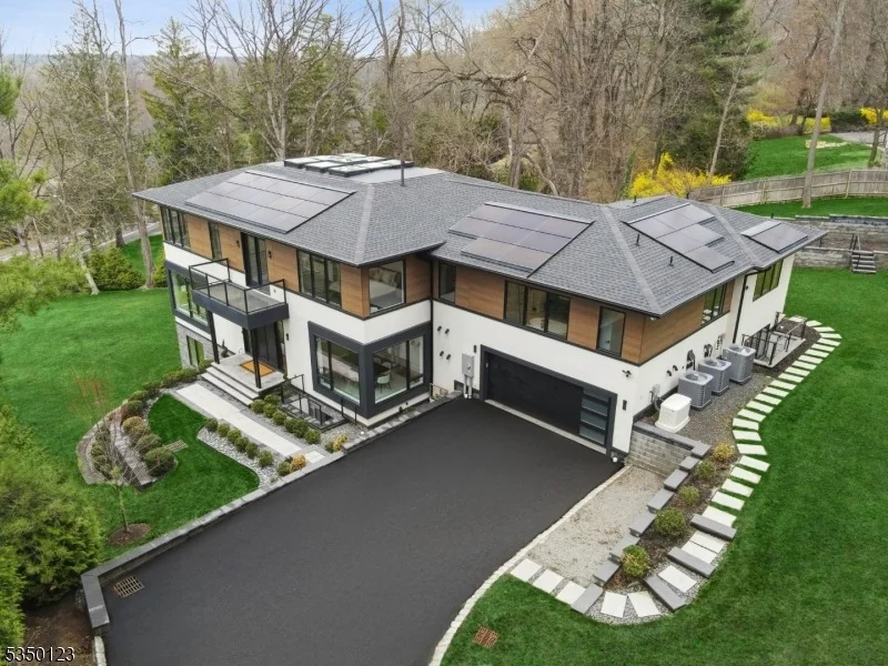 Photo of 9 Birch Hill Dr