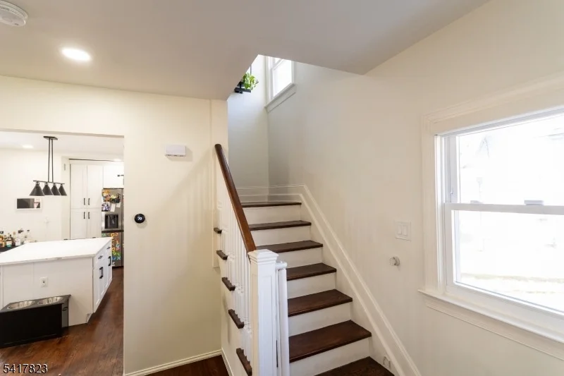 Photo of 246 Stirling Ave