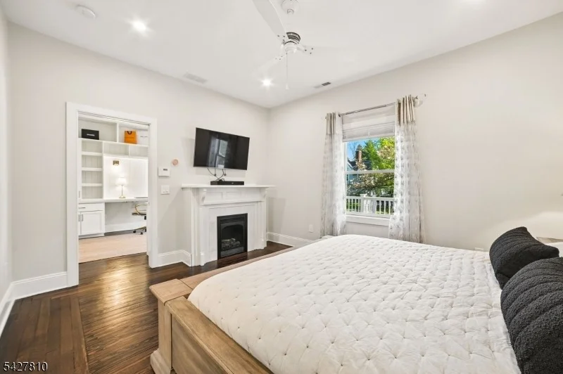 Photo of 77 Kent Place Blvd