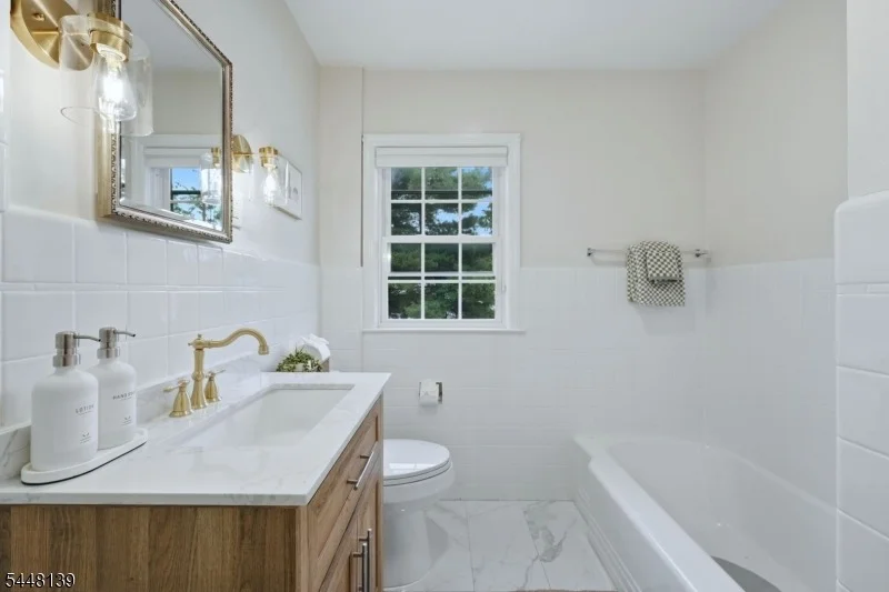 Photo of 102 Mortimer Ave