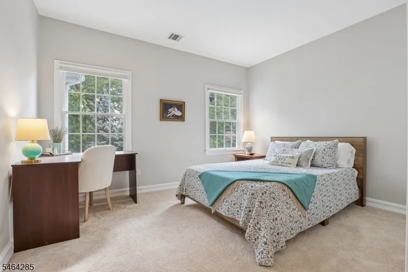 Photo of 5 Chesterfield Dr