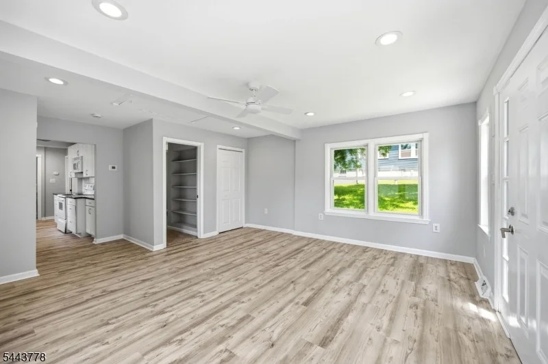 Photo of 82 Fairview Dr